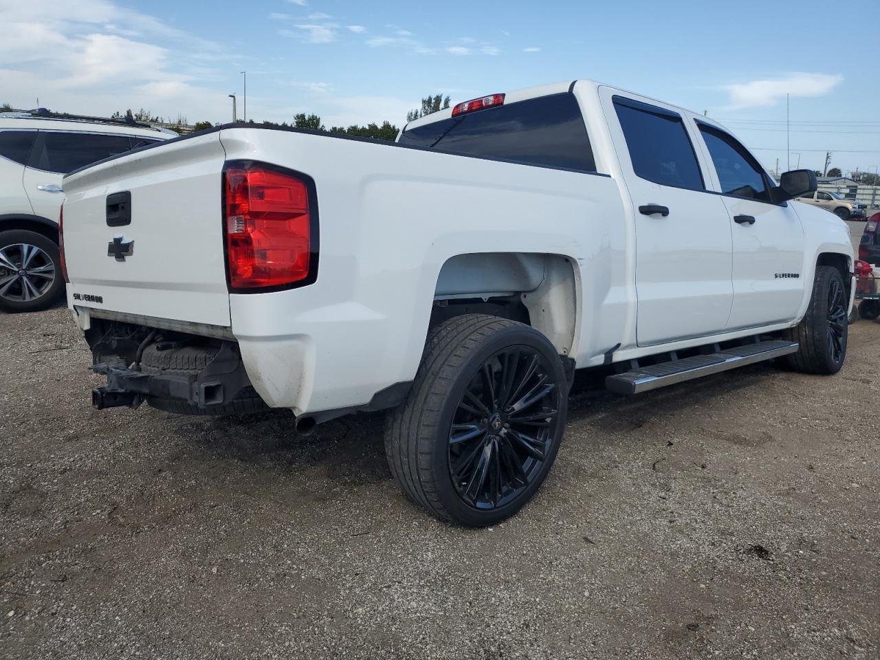 2018 CHEVROLET SILVERADO - Фото 3
