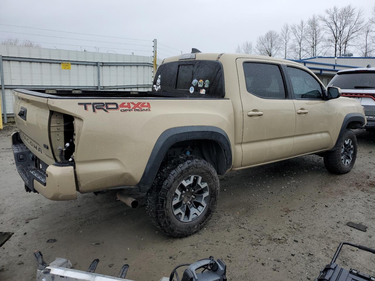 2017 TOYOTA TACOMA DOU - Фото 3