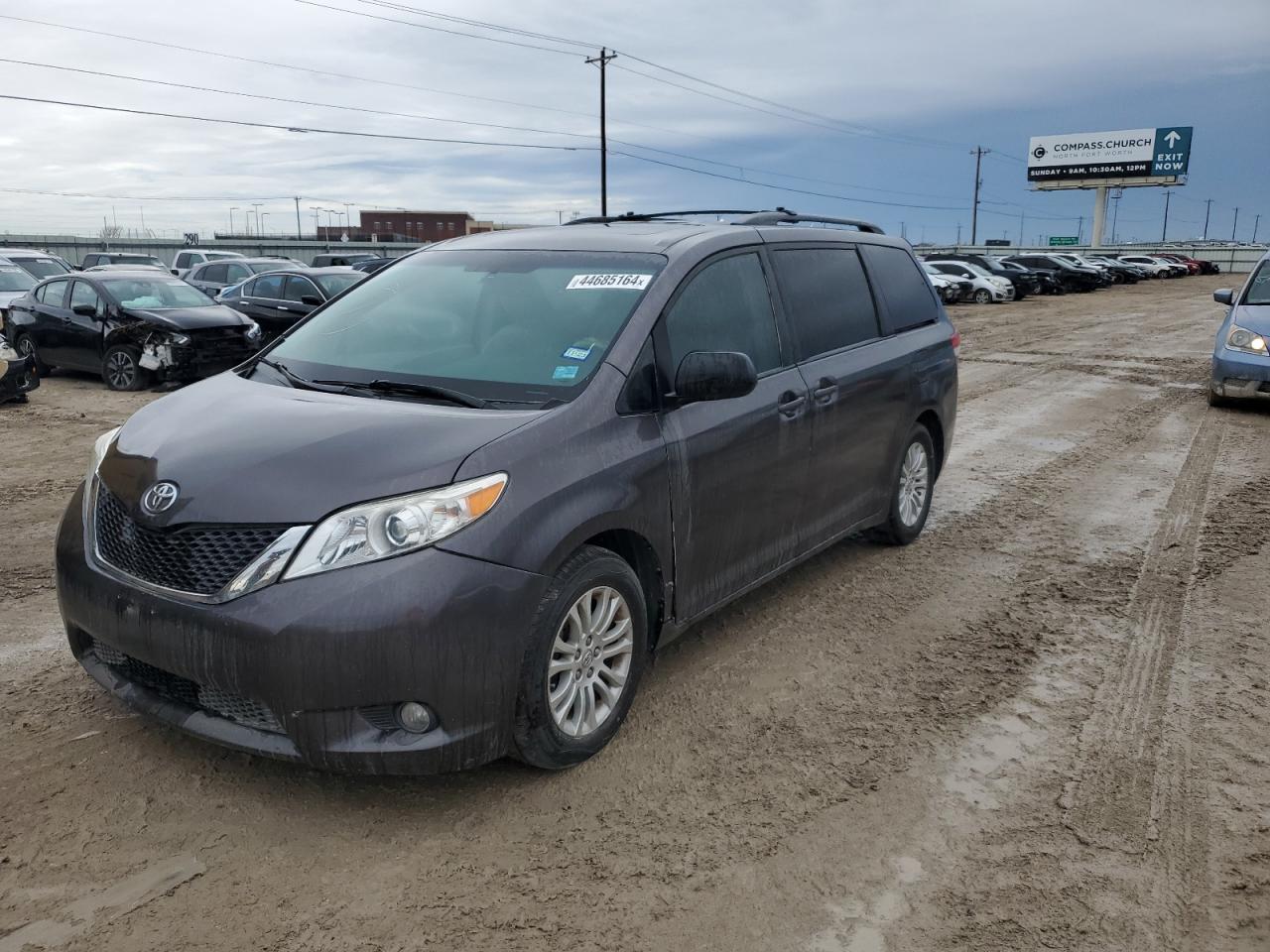 2011 TOYOTA SIENNA XLE
