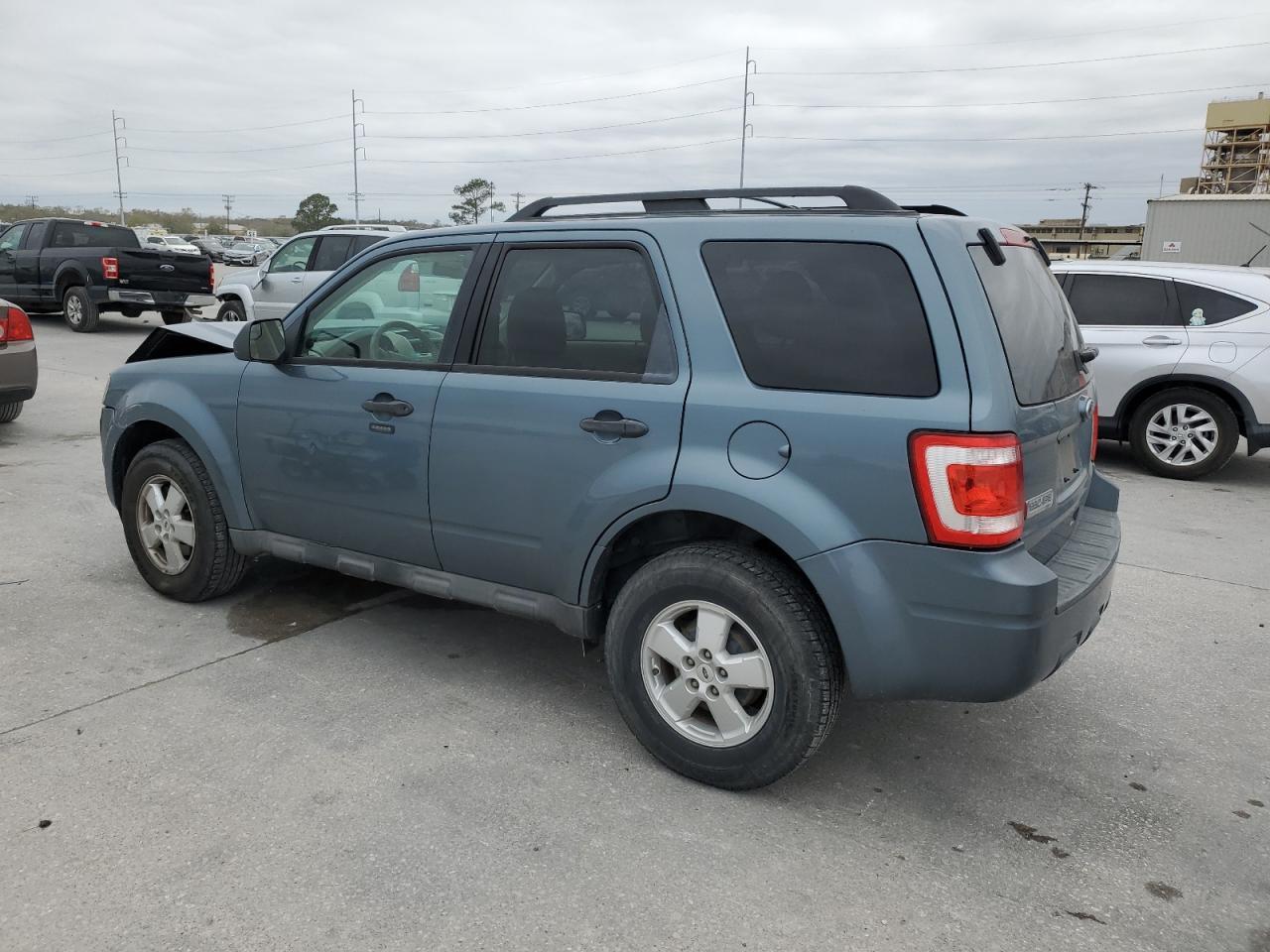 2010 FORD ESCAPE XLT - Image 2