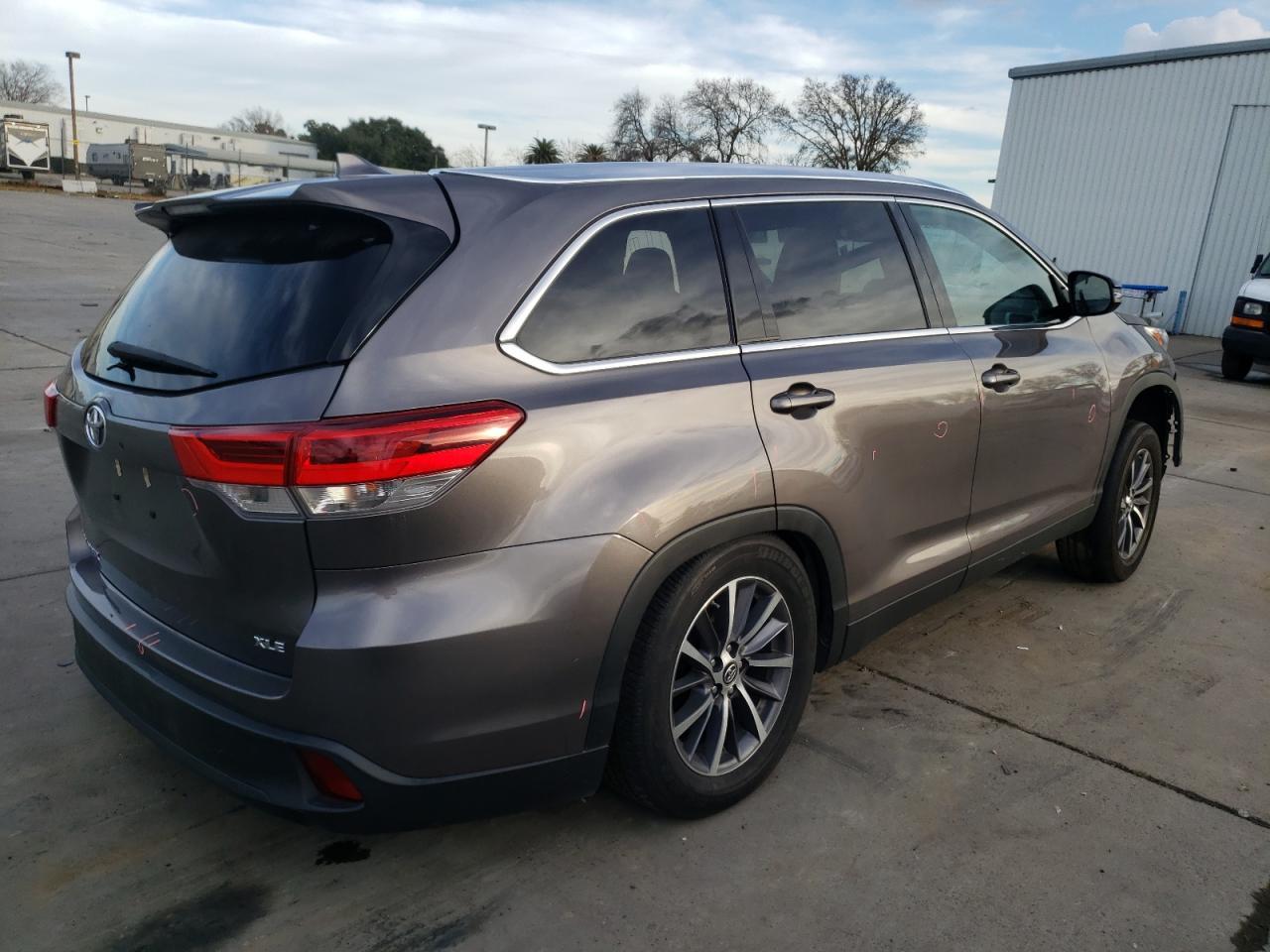 2019 TOYOTA HIGHLANDER - Фото 3