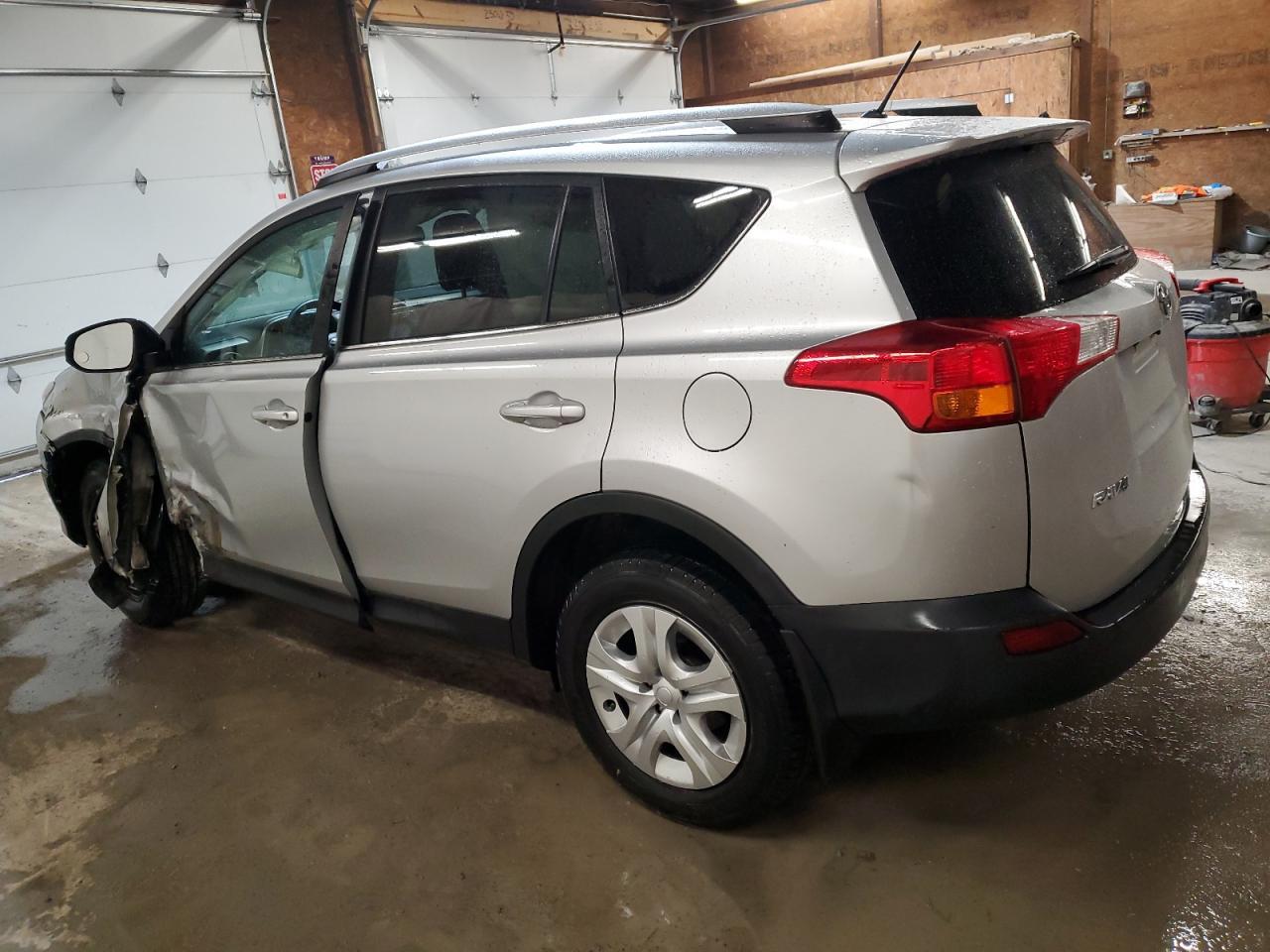2015 TOYOTA RAV4 LE - Фото 2