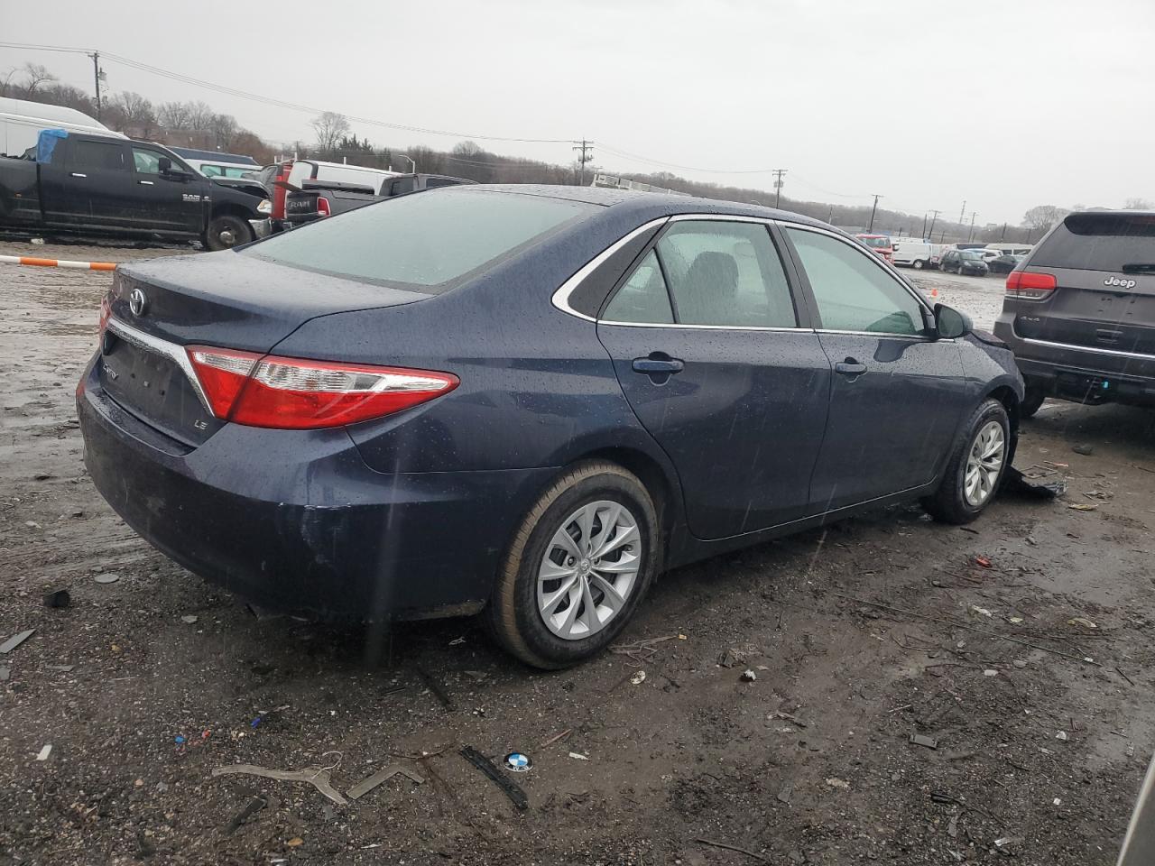 2016 TOYOTA CAMRY LE - Image 3