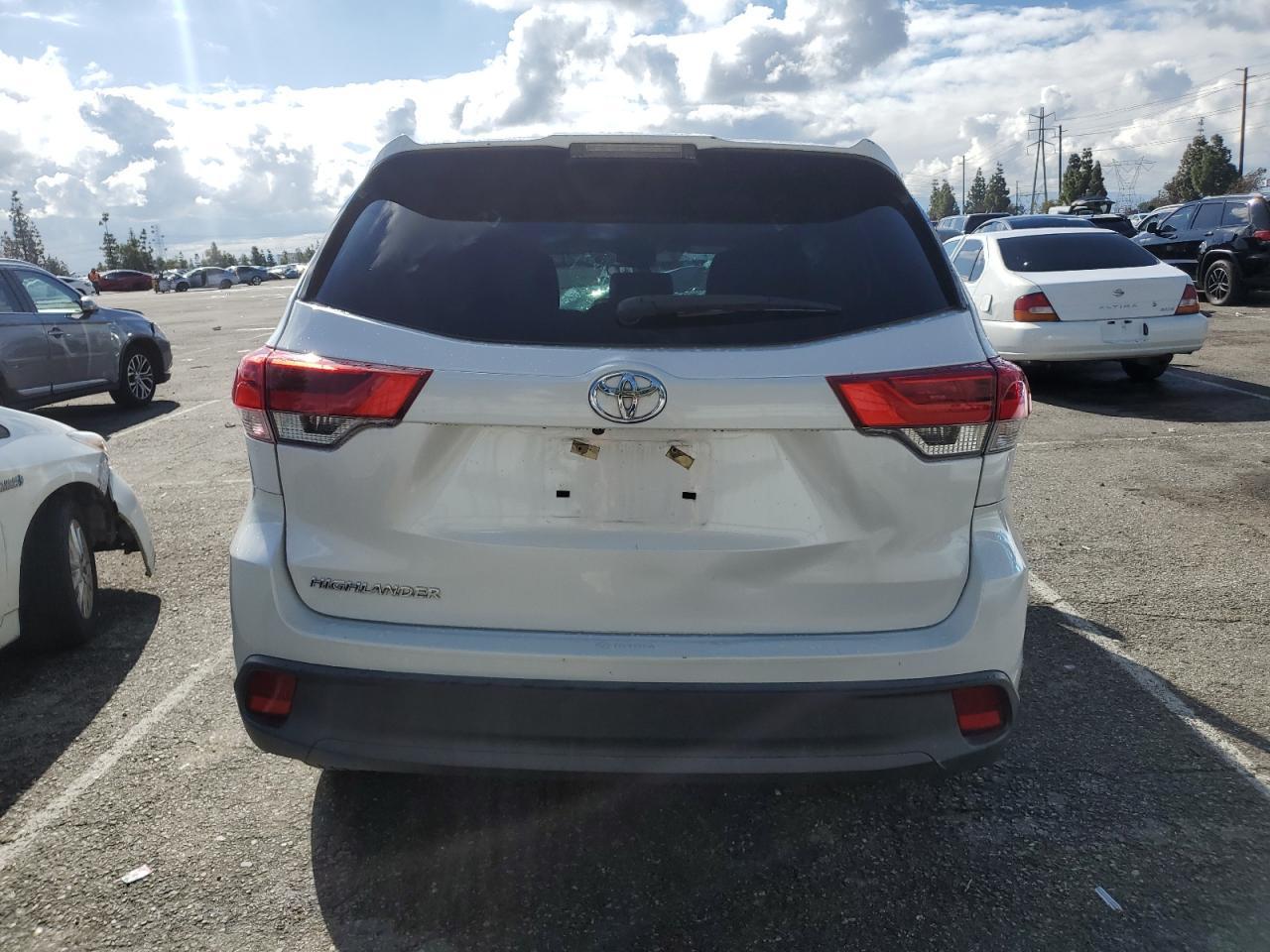 2019 TOYOTA HIGHLANDER - Image 6