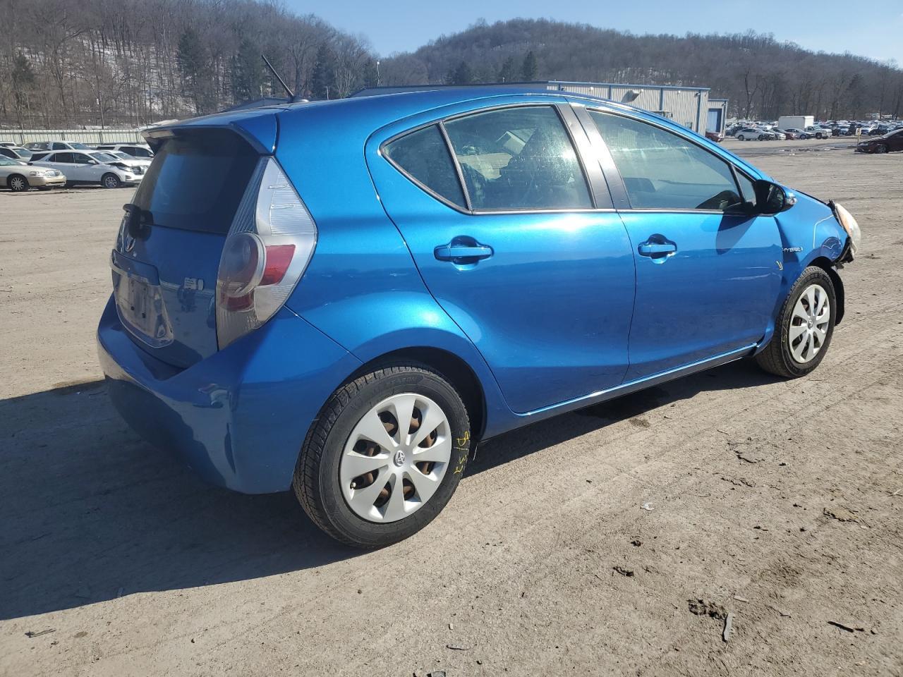 2013 TOYOTA PRIUS C - Фото 3
