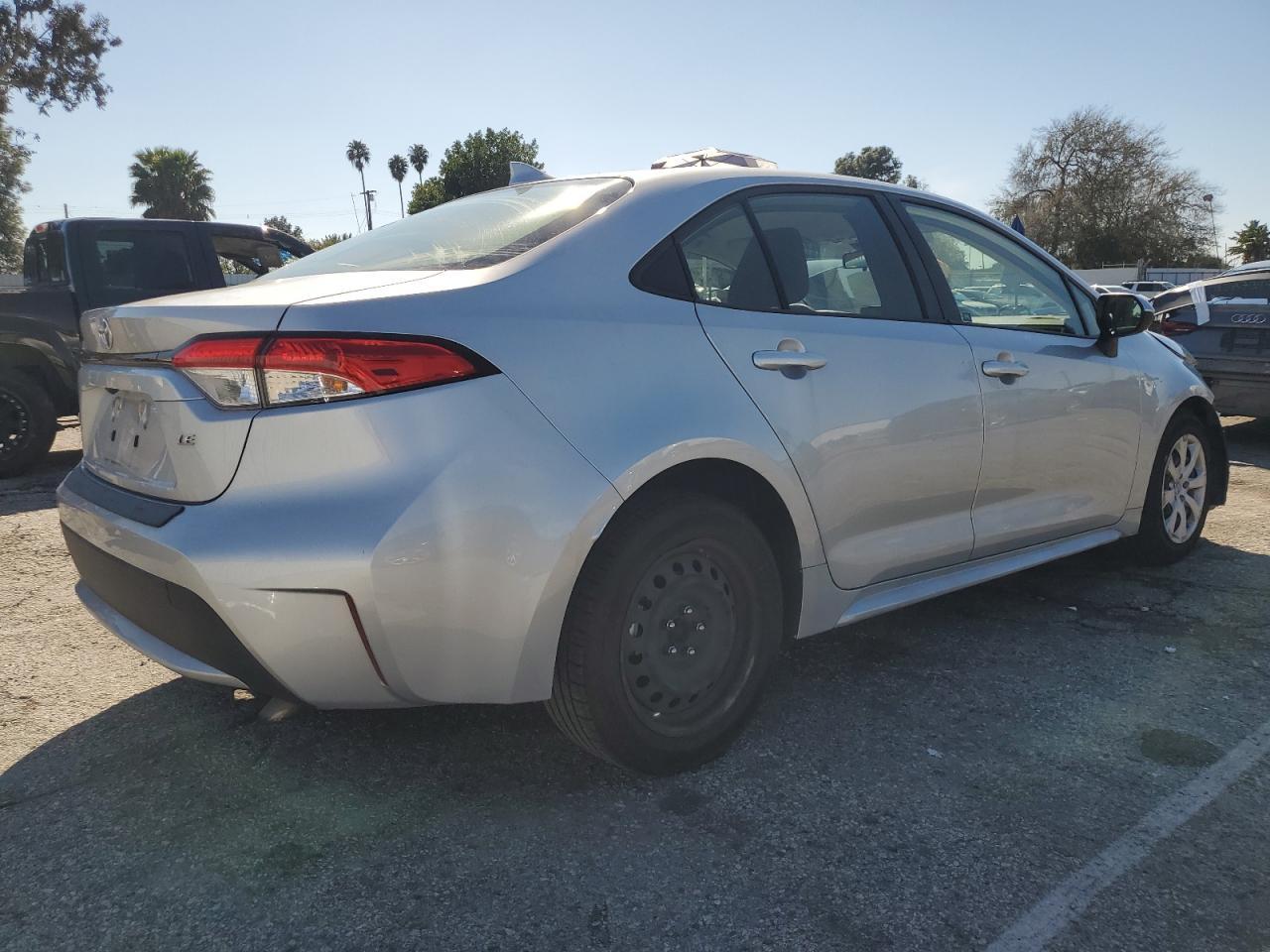 2020 TOYOTA COROLLA LE - Фото 3