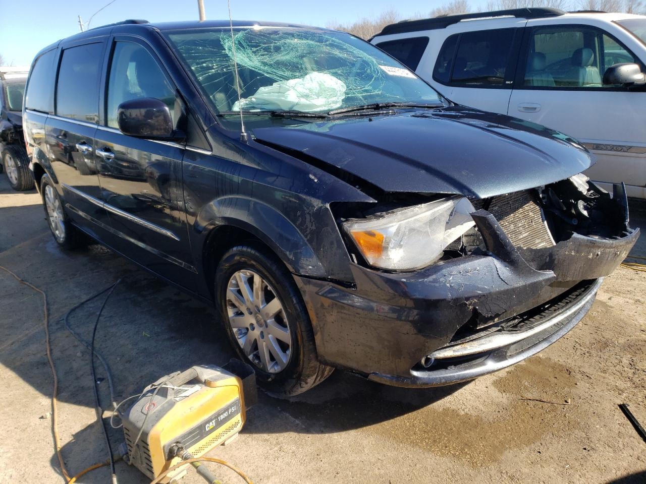 2014 CHRYSLER TOWN & COU - Image 4