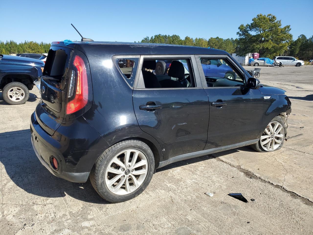 2017 KIA SOUL + - Image 3