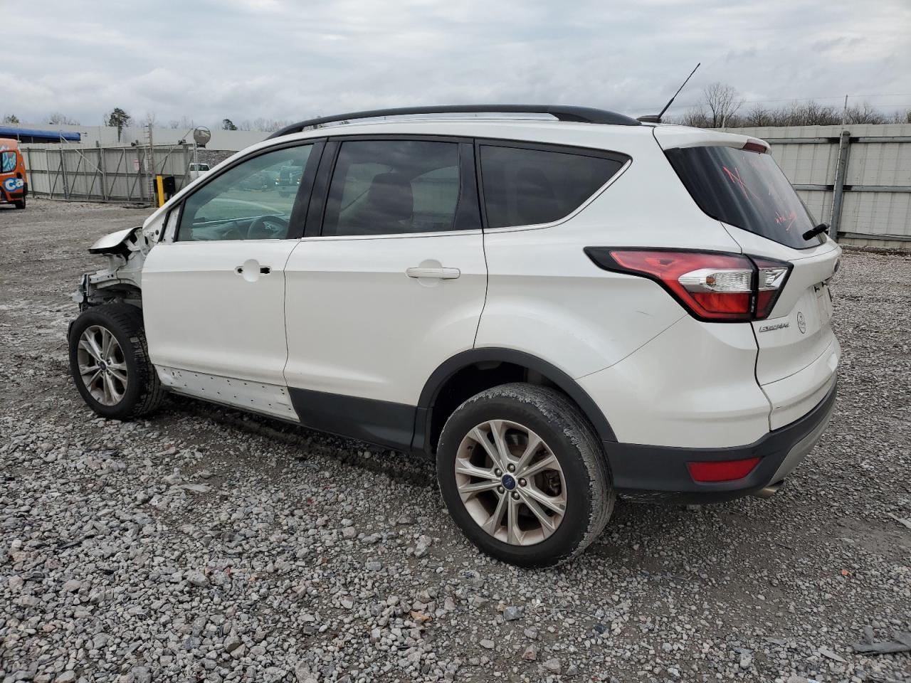 2017 FORD ESCAPE SE - Фото 2