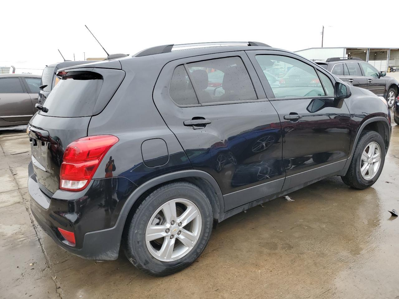 2021 CHEVROLET TRAX 1LT - Image 3