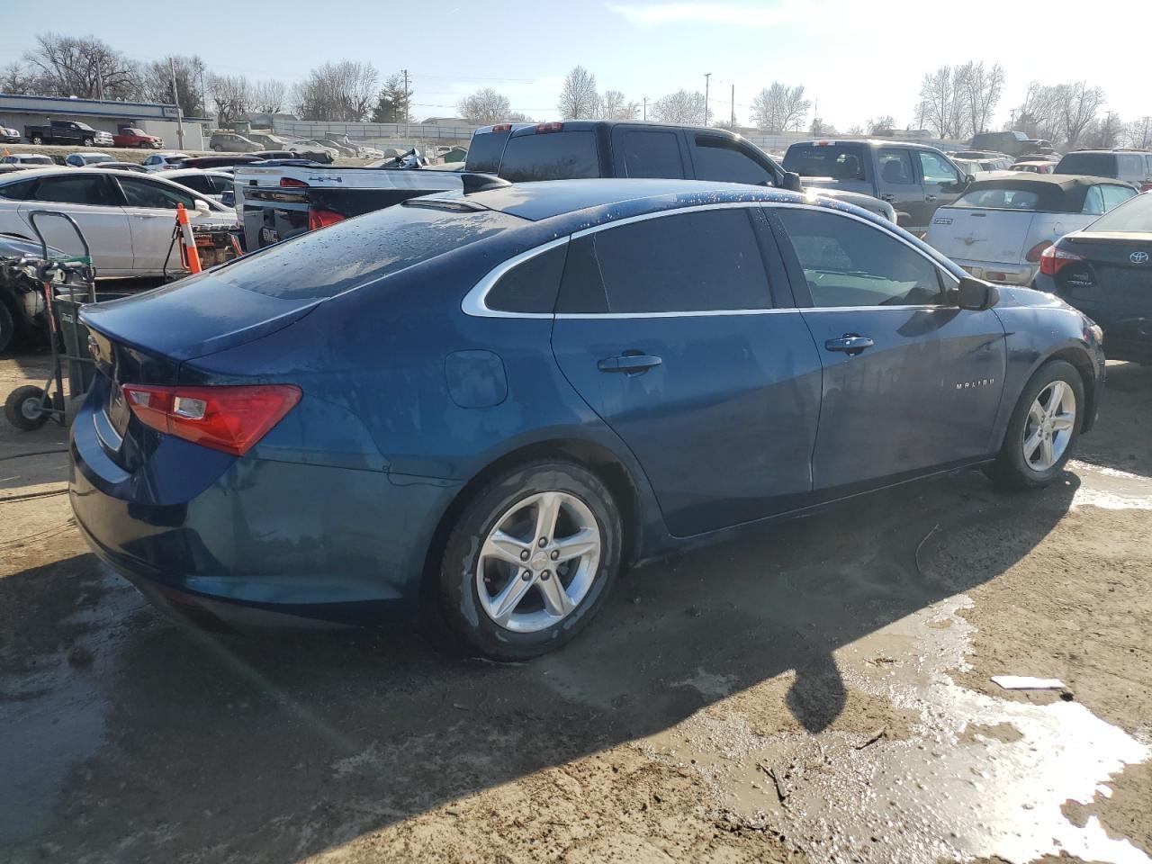 2019 CHEVROLET MALIBU LS - Фото 3