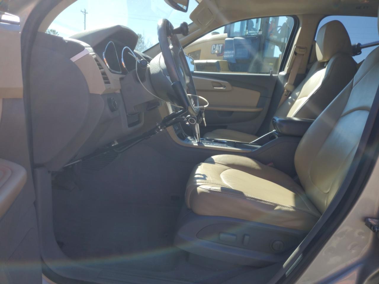 2011 CHEVROLET TRAVERSE L - Фото 7