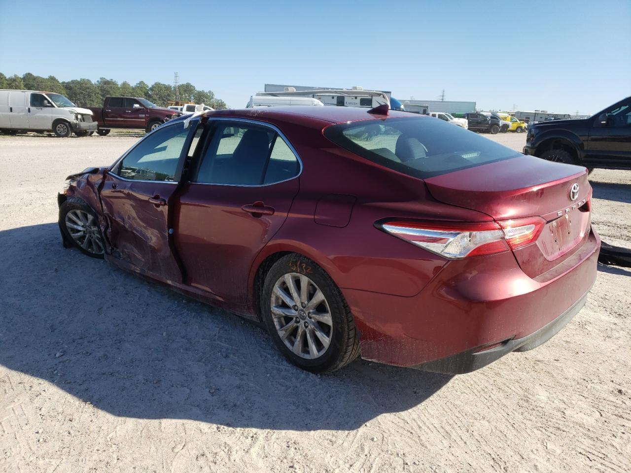 2020 TOYOTA CAMRY LE - Фото 2