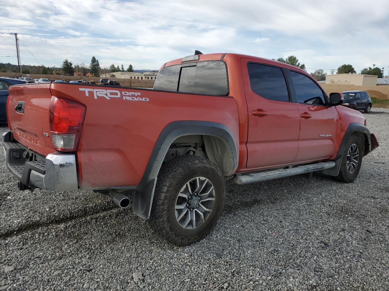 2017 TOYOTA TACOMA DOU - Фото 3