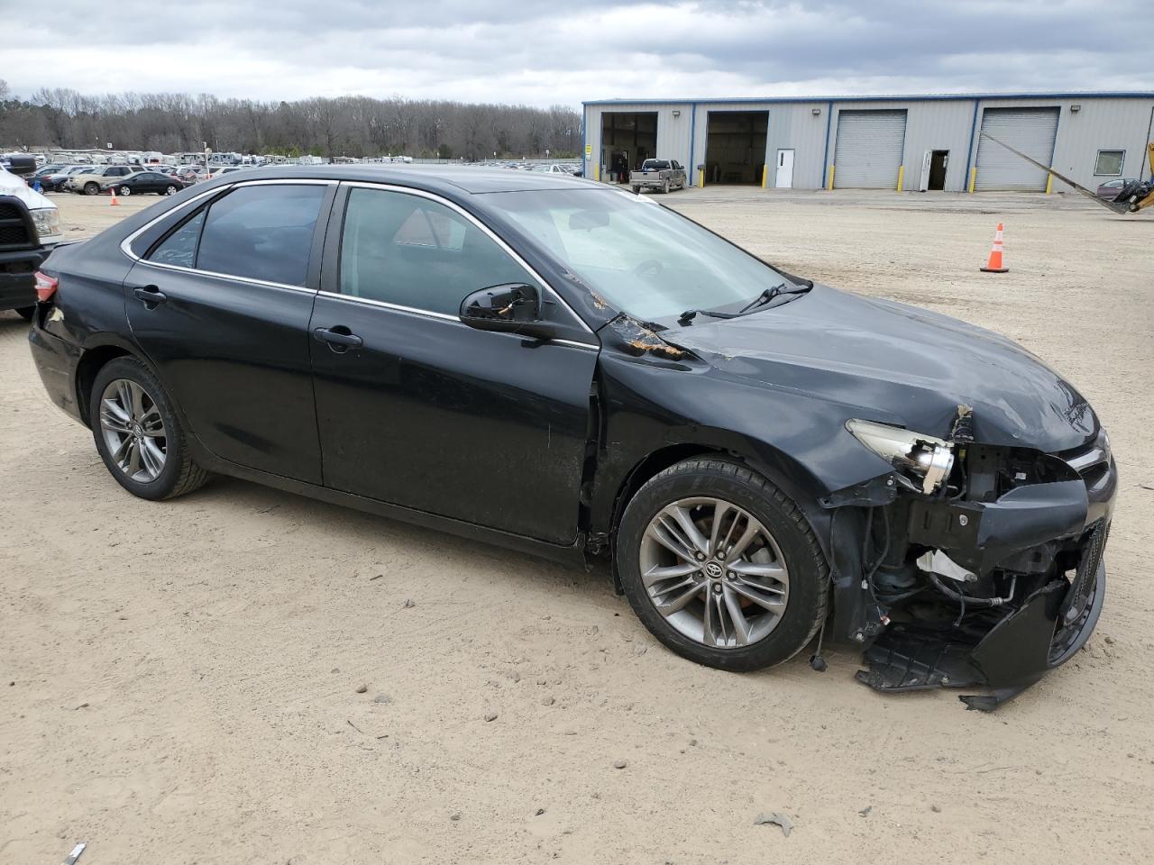 2017 TOYOTA CAMRY LE - Фото 4