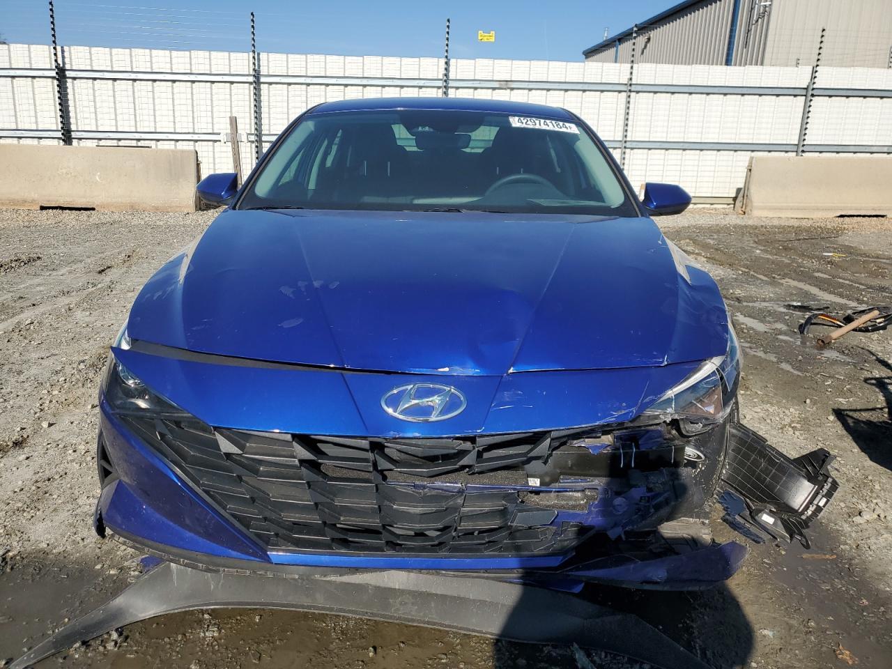 2023 HYUNDAI ELANTRA SE - Фото 5
