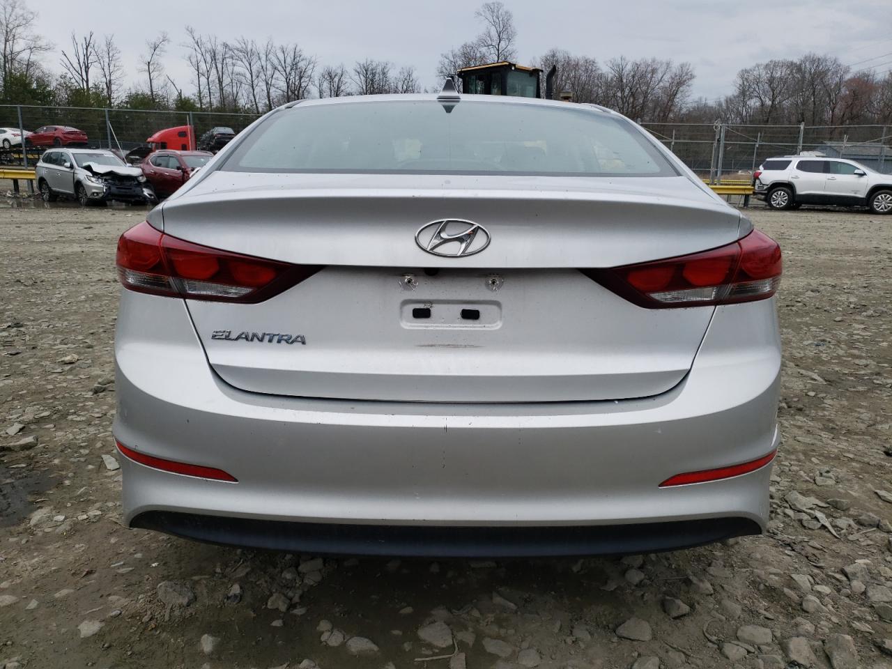 2018 HYUNDAI ELANTRA SE - Image 6