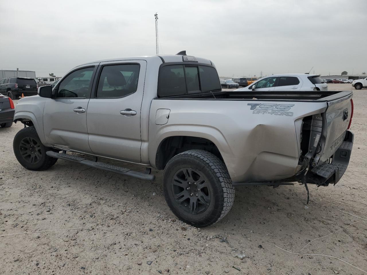 2018 TOYOTA TACOMA DOU - Фото 2