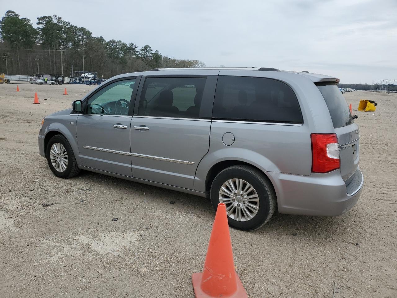 2014 CHRYSLER TOWN & COU - Фото 2