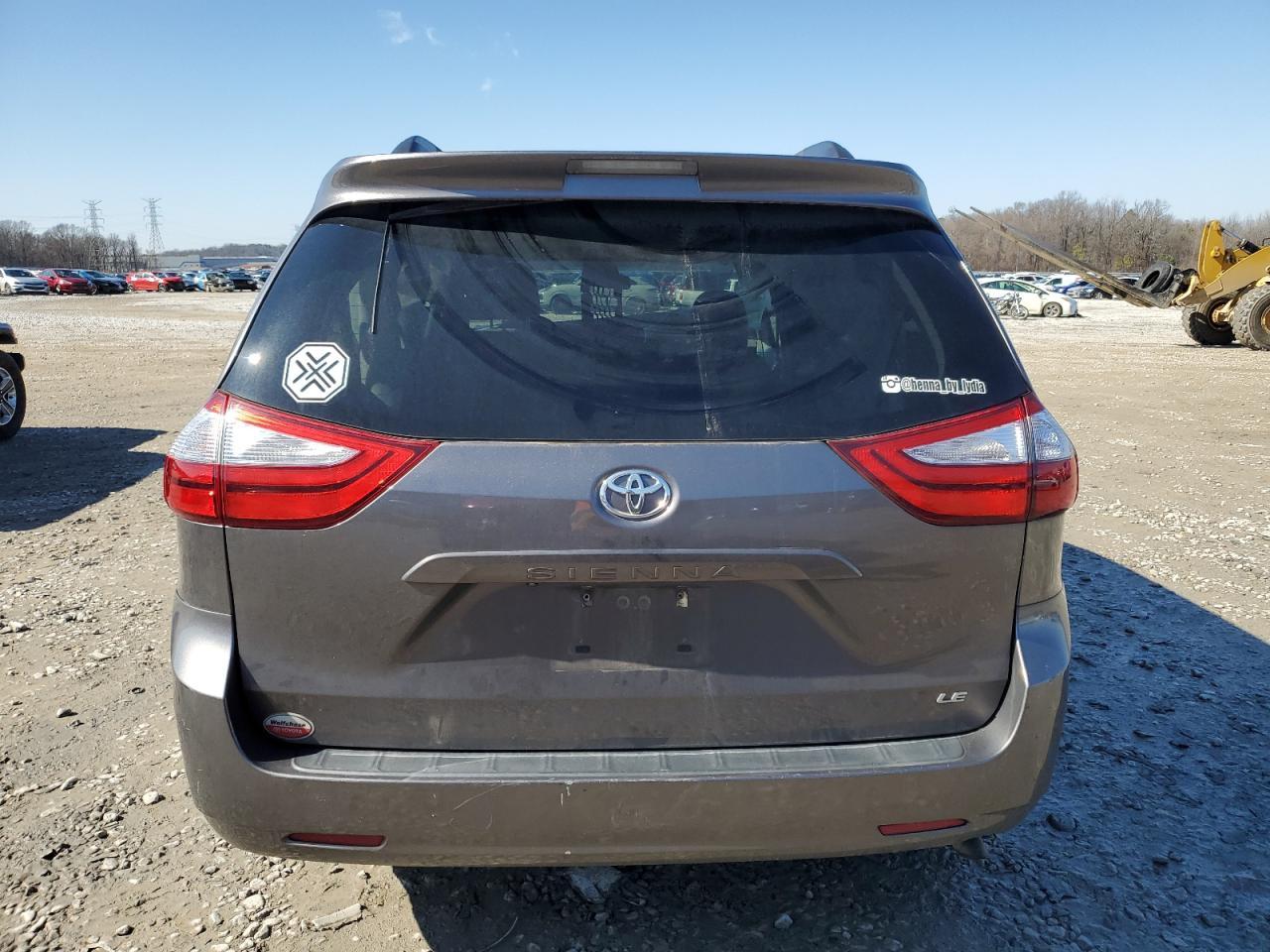 2015 TOYOTA SIENNA LE - Фото 6