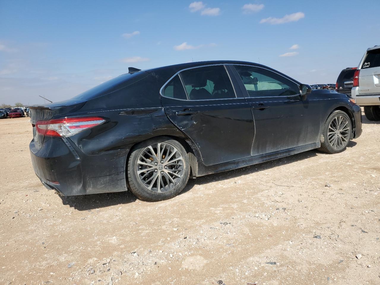 2019 TOYOTA CAMRY L - Фото 3
