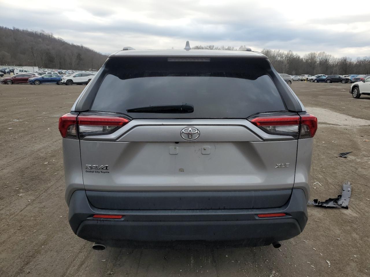 2020 TOYOTA RAV4 XLE - Image 6