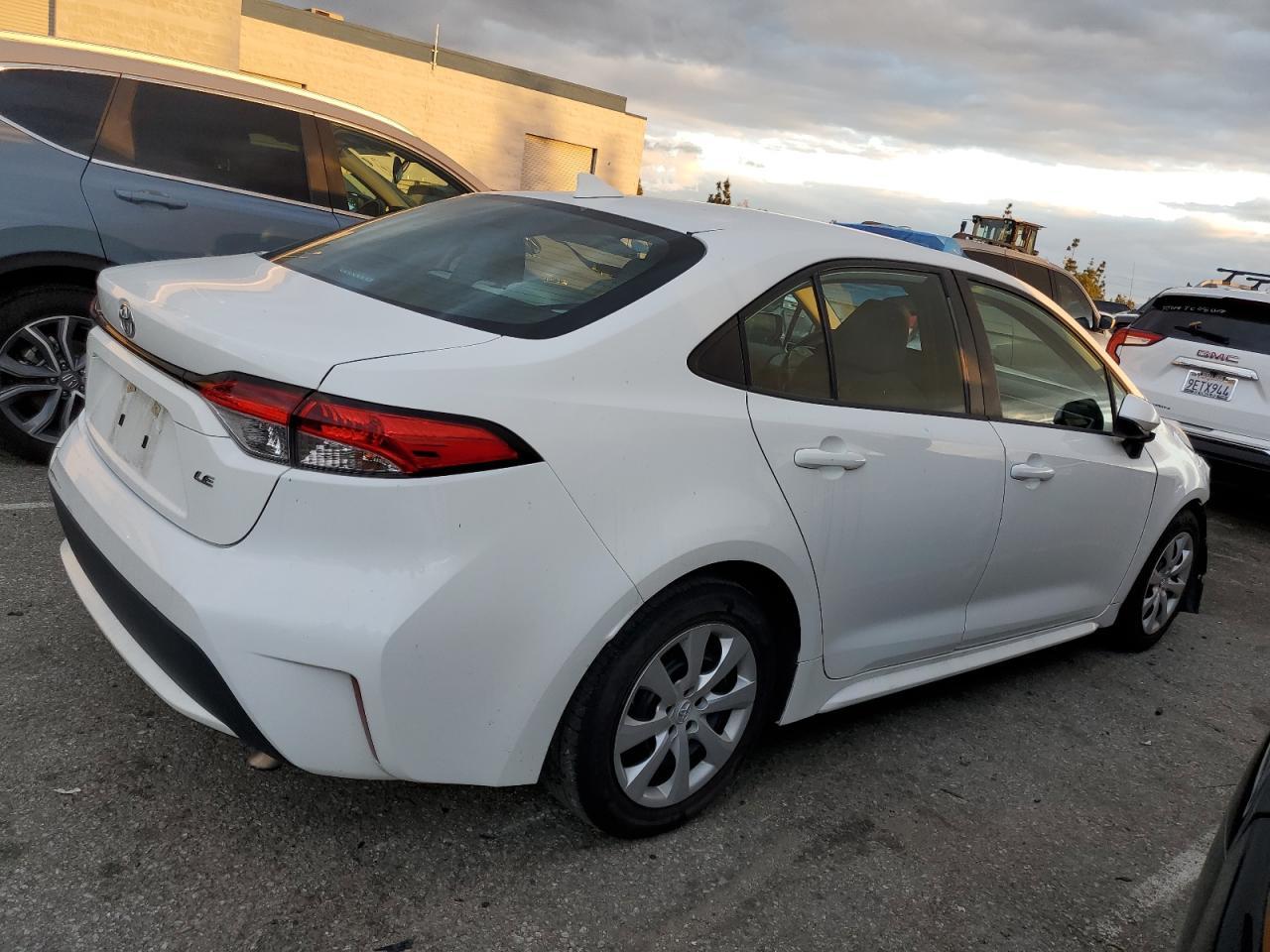 2020 TOYOTA COROLLA LE - Фото 3