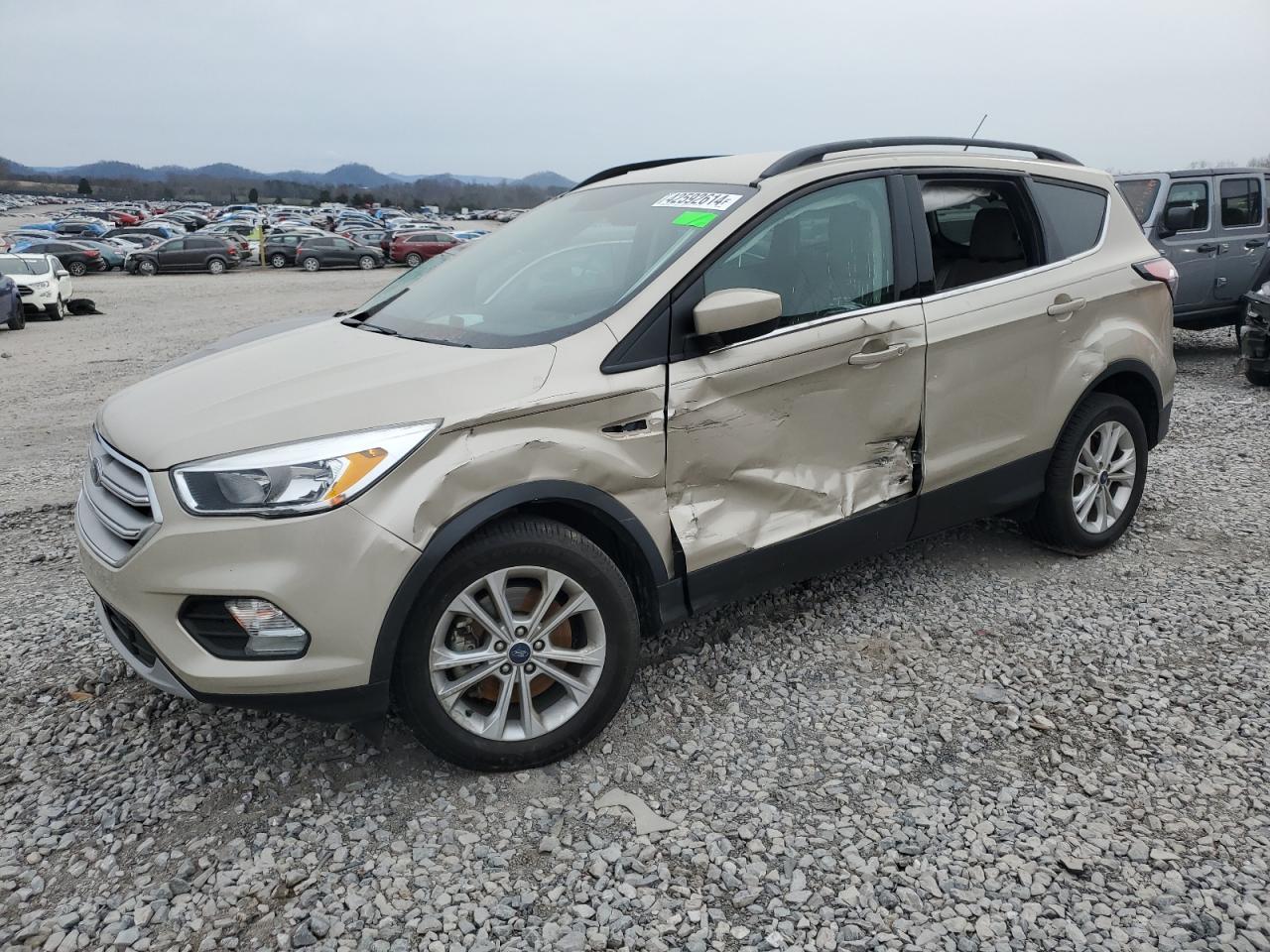 2018 FORD ESCAPE SE car image