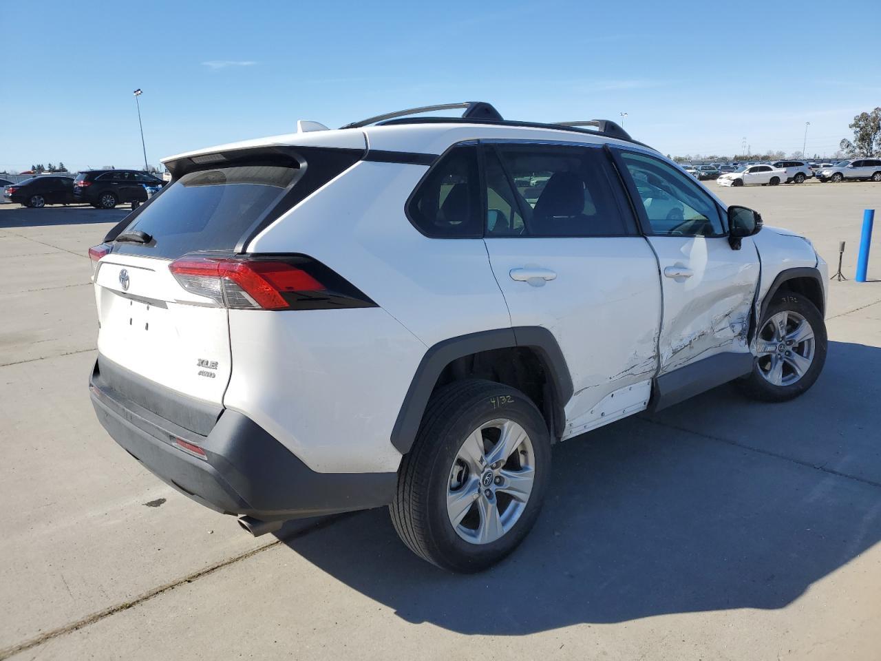 2020 TOYOTA RAV4 XLE - Image 3