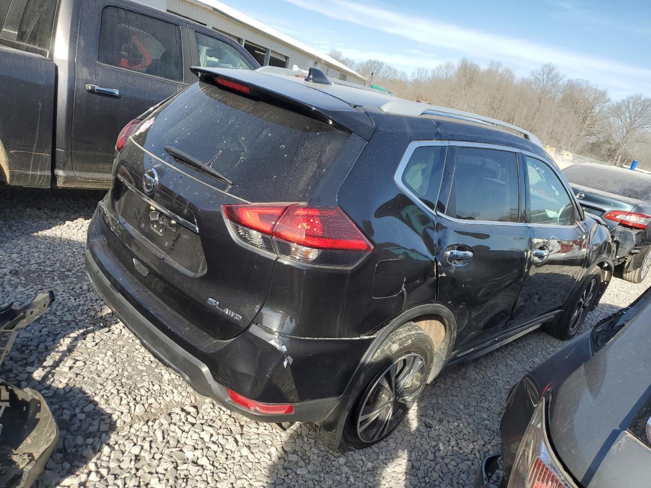 2017 NISSAN ROGUE SV - Фото 3