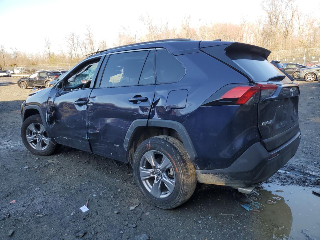 2022 TOYOTA RAV4 XLE - Фото 2