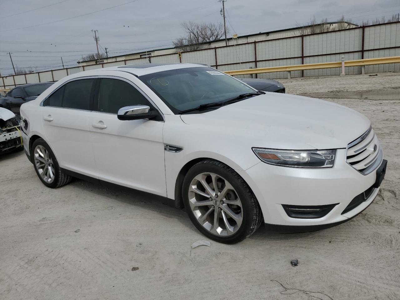 2013 FORD TAURUS LIM - Image 4