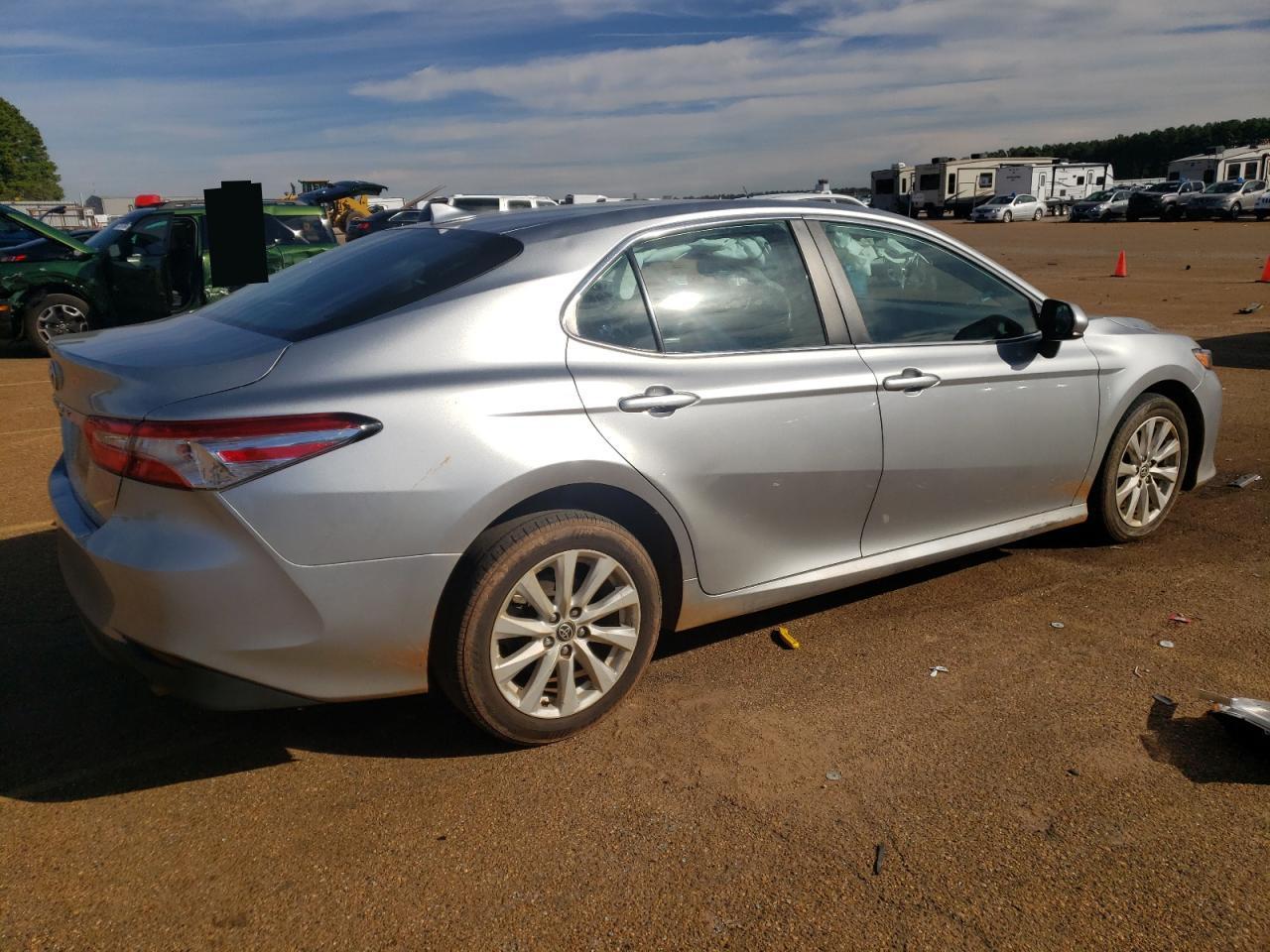 2020 TOYOTA CAMRY LE - Фото 3
