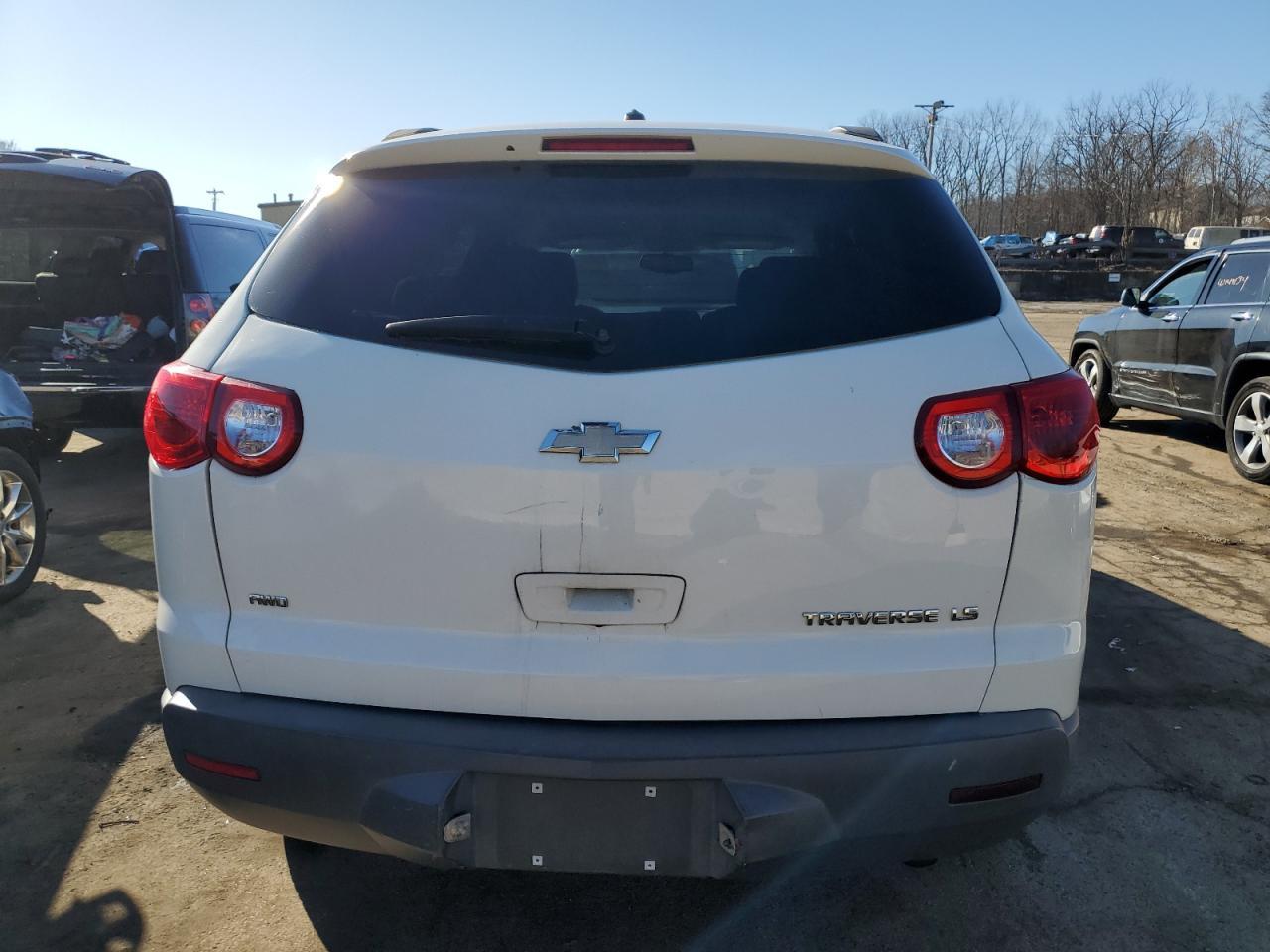 2011 CHEVROLET TRAVERSE L - Image 6