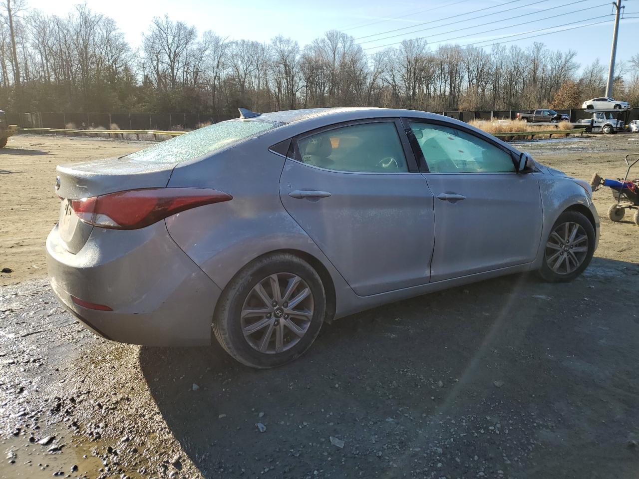 2015 HYUNDAI ELANTRA SE - Фото 3