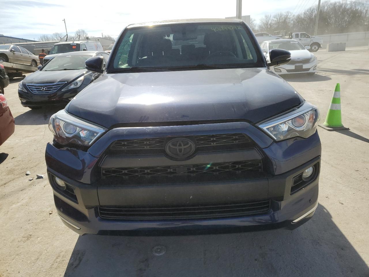 2018 TOYOTA 4RUNNER SR - Фото 5