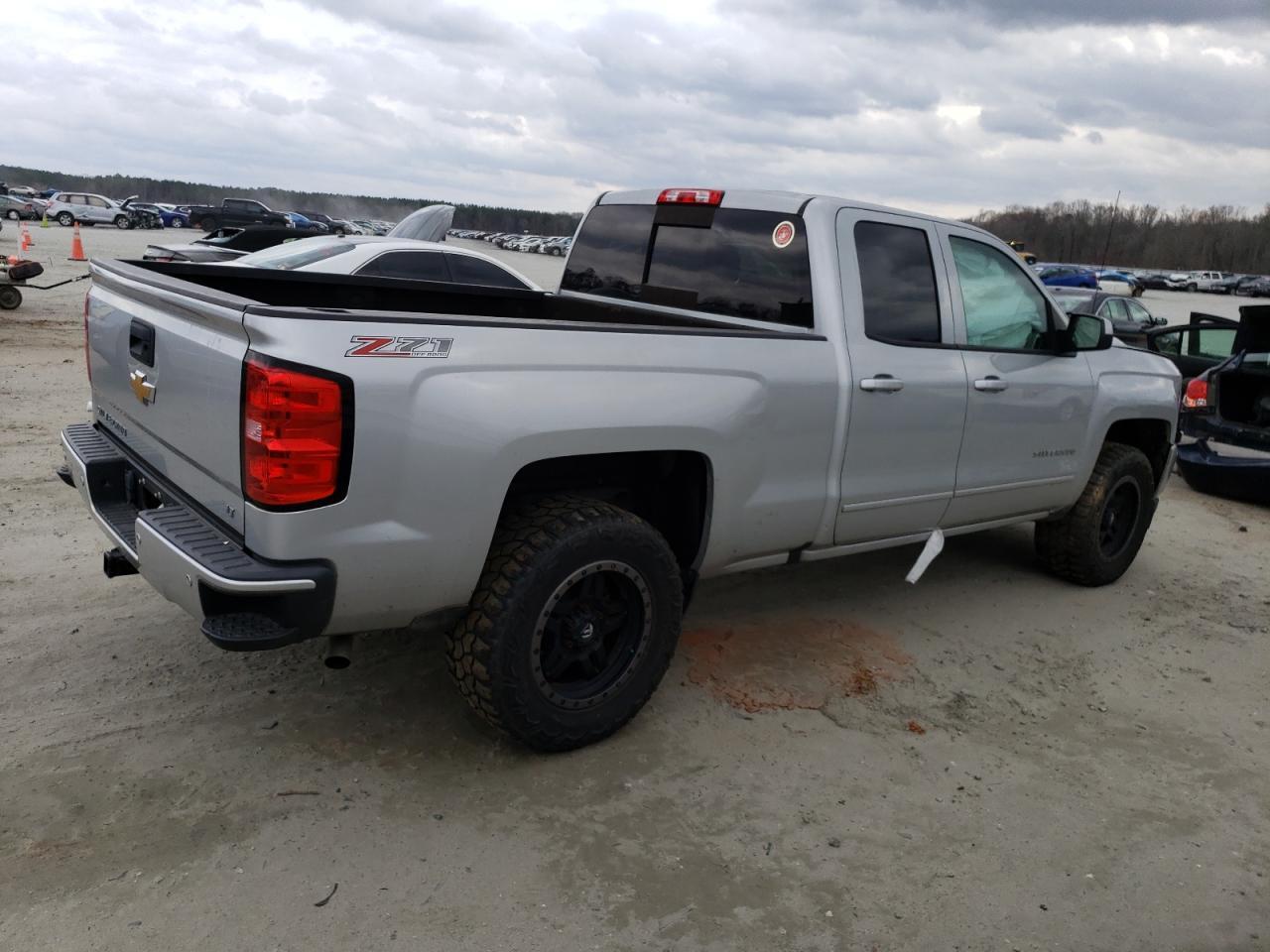 2017 CHEVROLET SILVERADO - Image 3