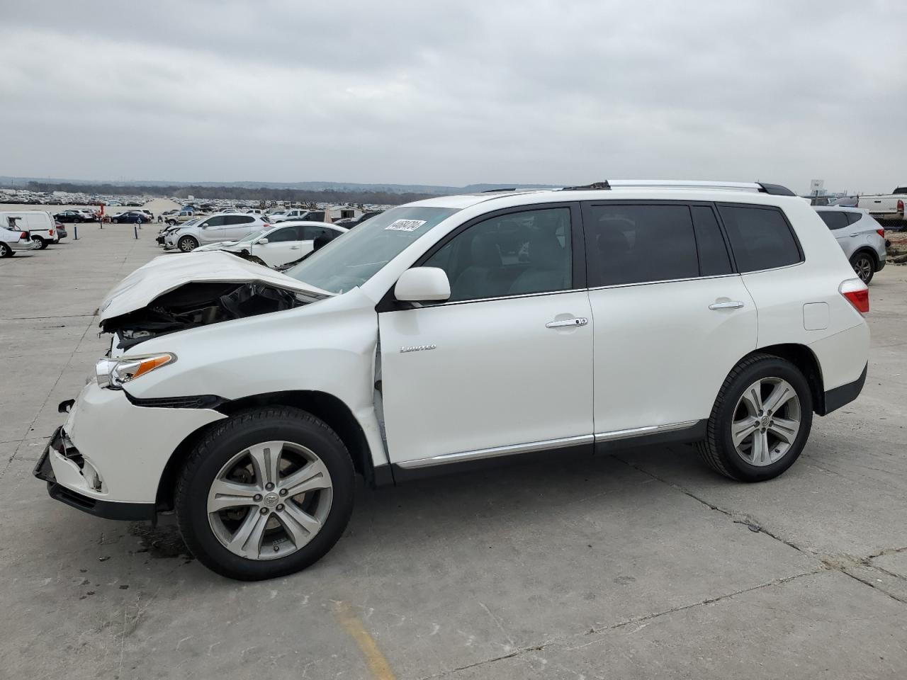 2013 TOYOTA HIGHLANDER car image