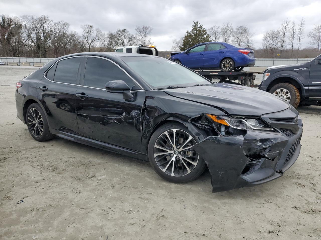 2020 TOYOTA CAMRY SE - Фото 4