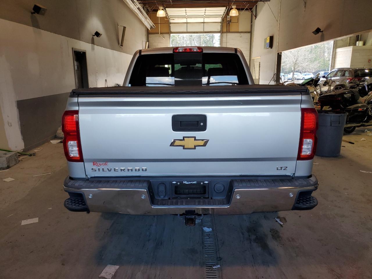 2017 CHEVROLET SILVERADO - Image 6