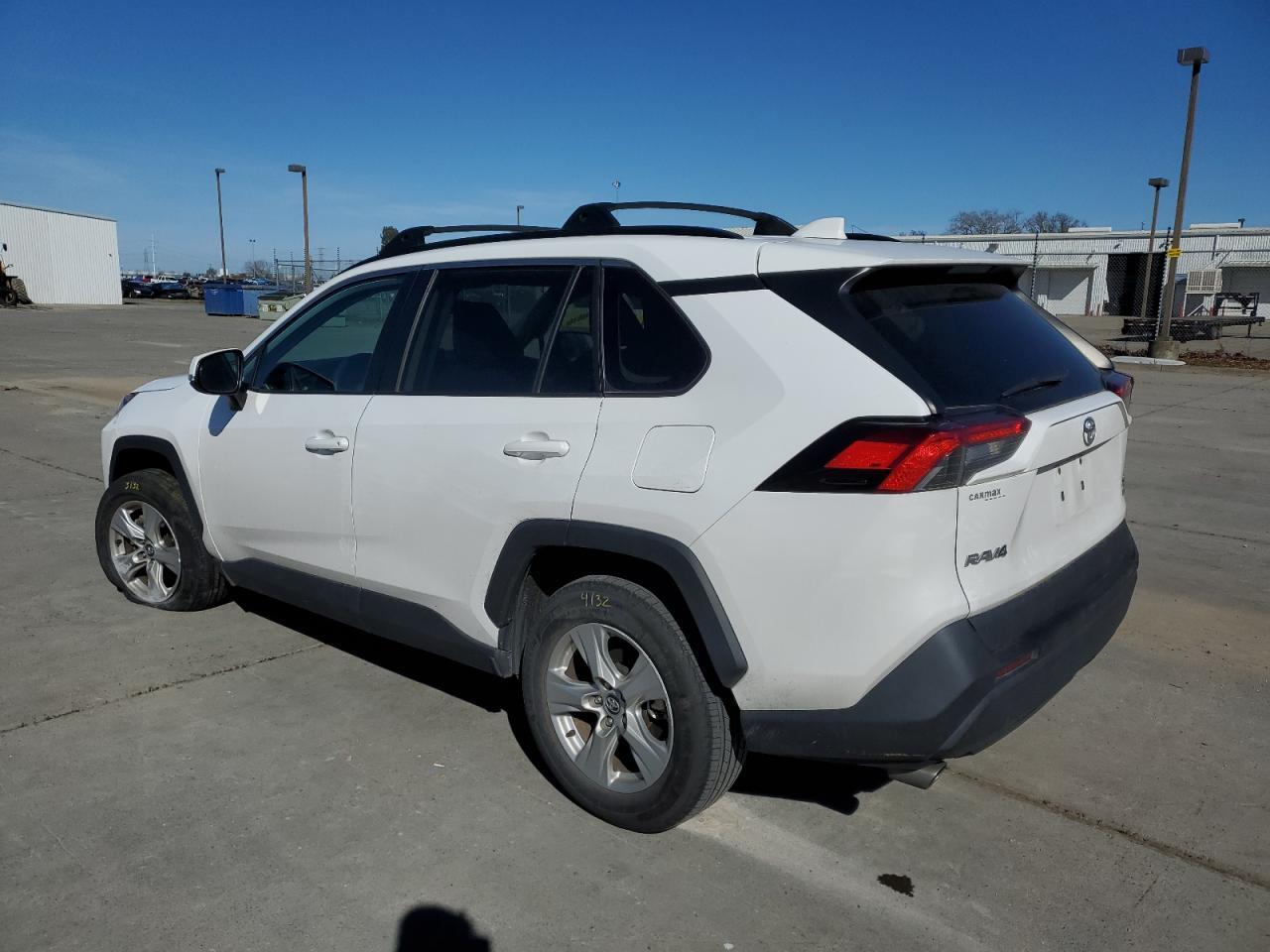 2020 TOYOTA RAV4 XLE - Image 2