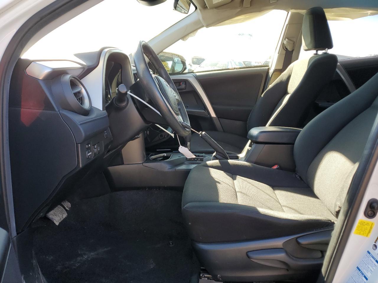 2018 TOYOTA RAV4 LE - Фото 7