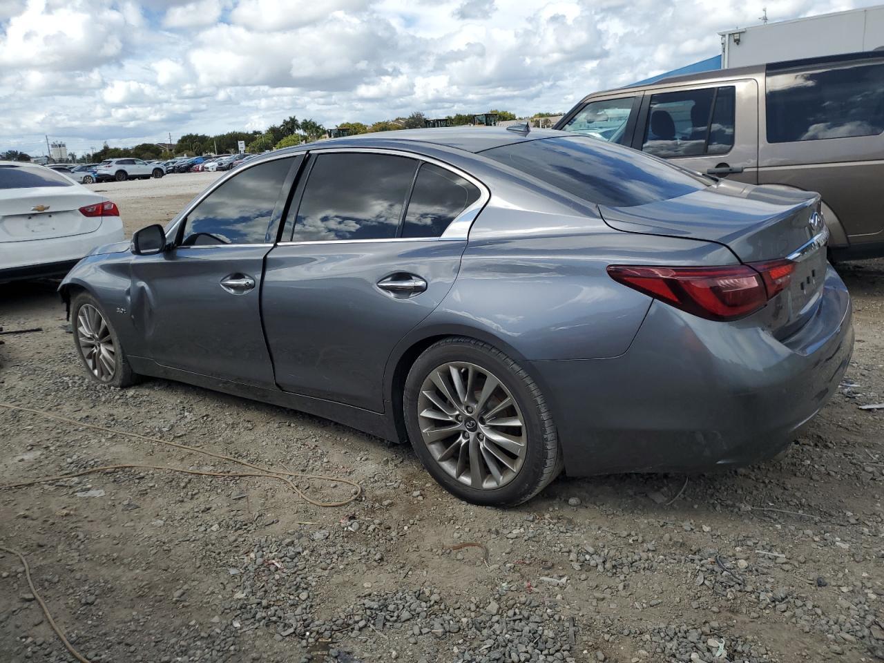 2018 INFINITI Q50 LUXE - Image 2