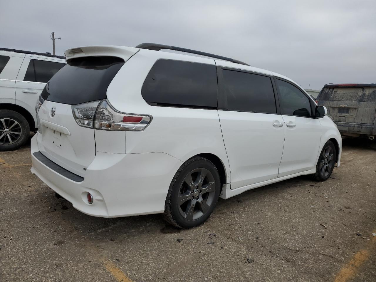 2015 TOYOTA SIENNA SPO - Фото 3