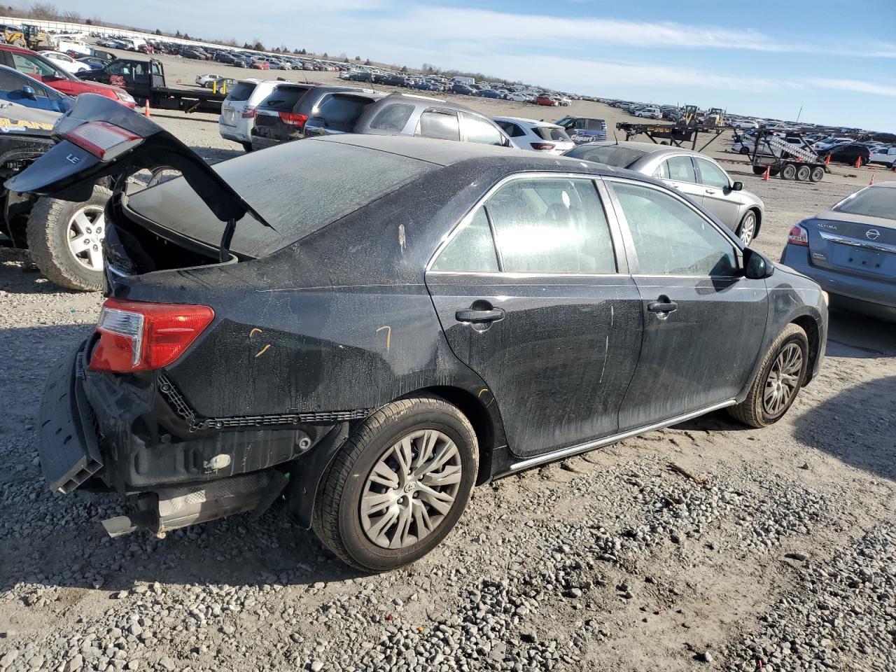 2014 TOYOTA CAMRY L - Фото 3