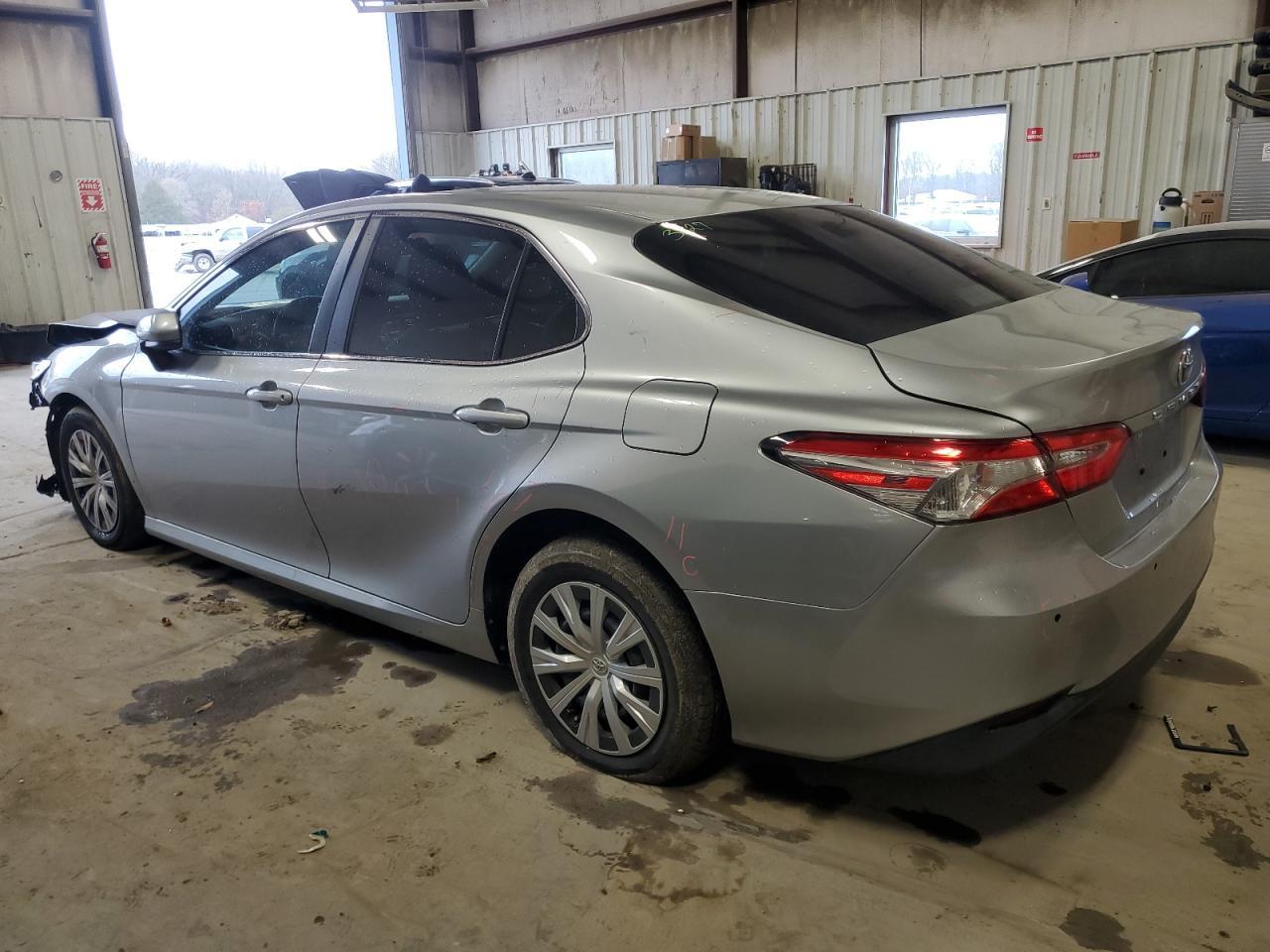 2018 TOYOTA CAMRY L - Фото 2