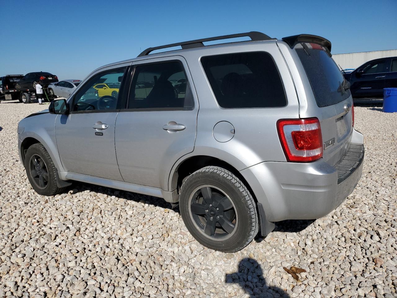 2010 FORD ESCAPE XLT - Фото 2