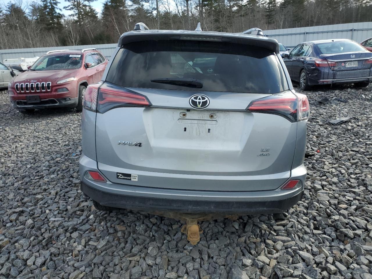 2017 TOYOTA RAV4 LE - Фото 6