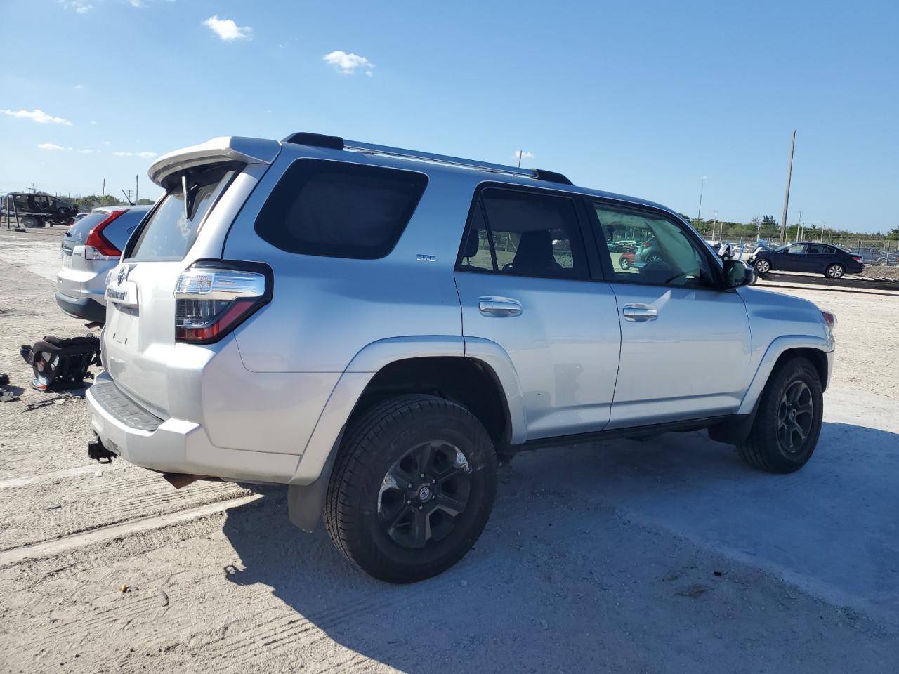 2019 TOYOTA 4RUNNER SR - Фото 3