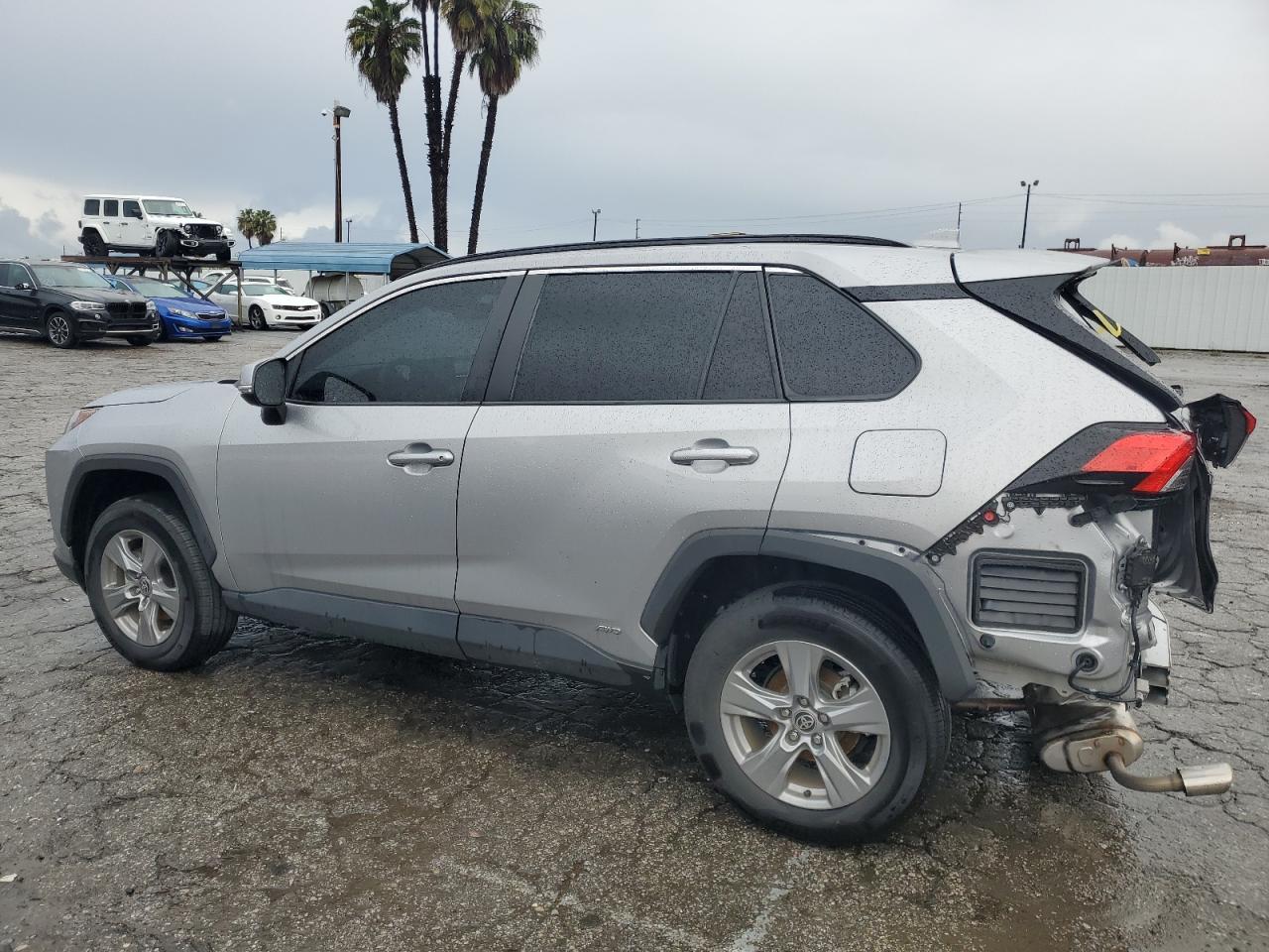 2022 TOYOTA RAV4 XLE - Фото 2